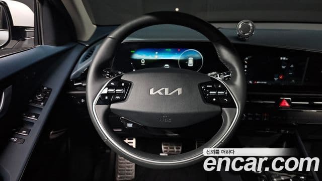 Kia Niro 2022 — ფოტო 13/20