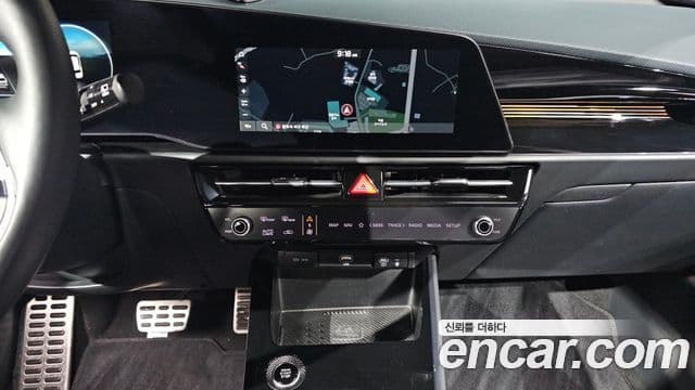 Kia Niro 2022 — ფოტო 14/20