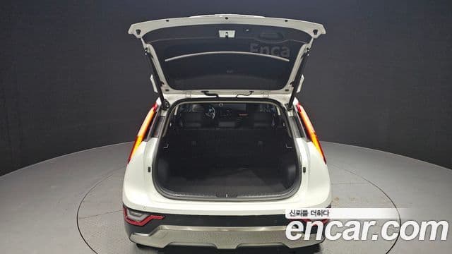 Kia Niro 2022 — ფოტო 20/20