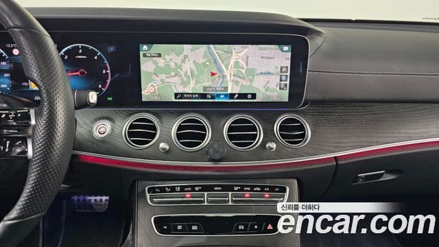 Mercedes-Benz E-Class 2022 — фото 14 из 20