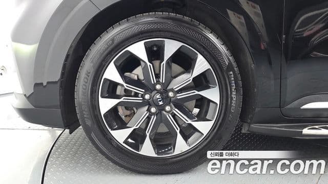Kia Carnival 2021 — ფოტო 4/20