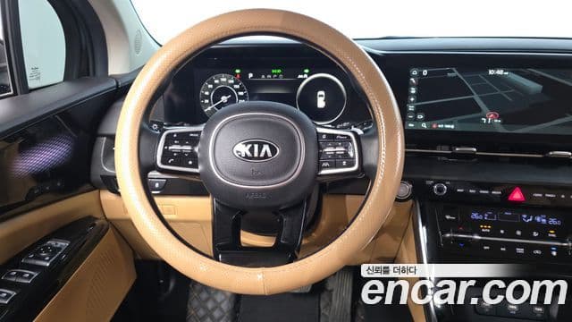 Kia Carnival 2021 — ფოტო 13/20