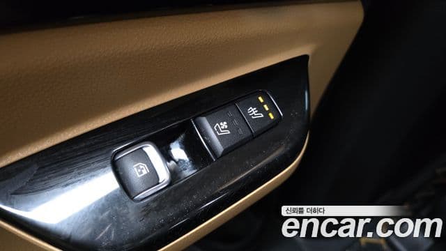 Kia Carnival 2021 — ფოტო 19/20