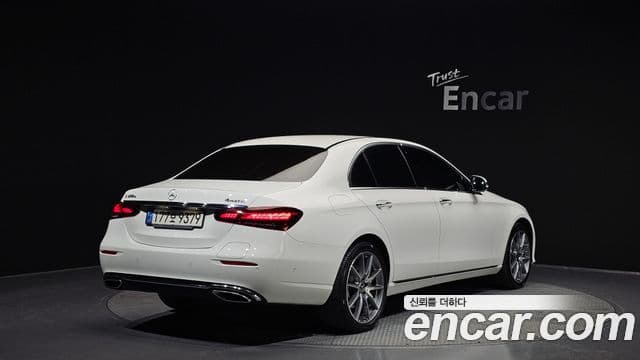 Mercedes-Benz E-Class 2022 — Şəkil 18/20