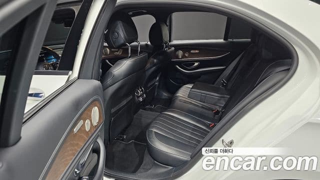 Mercedes-Benz E-Class 2022 — Şəkil 13/20
