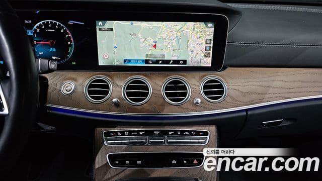 Mercedes-Benz E-Class 2022 — Şəkil 8/20