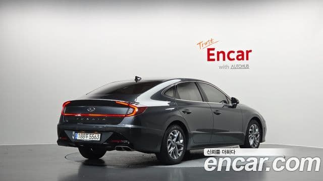 Hyundai Sonata Hybrid 2022 — Photo 19/20