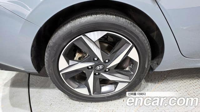 Hyundai The New Avante Hybrid 2020 — Photo 2/20