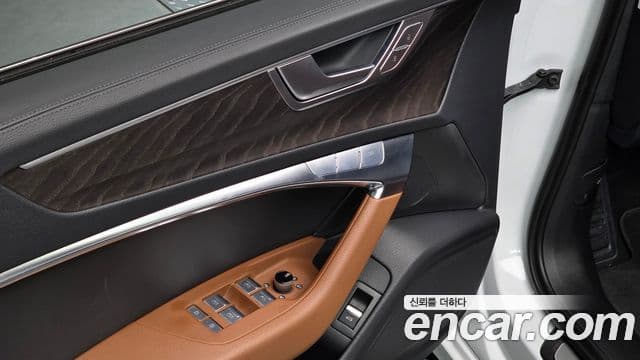 Audi A6 2022 — ფოტო 17/20
