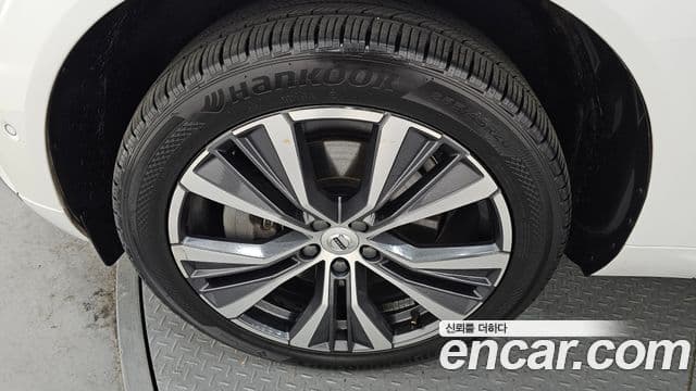 Volvo XC60 2022 — ფოტო 5/20