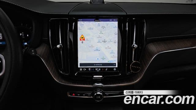 Volvo XC60 2022 — ფოტო 14/20