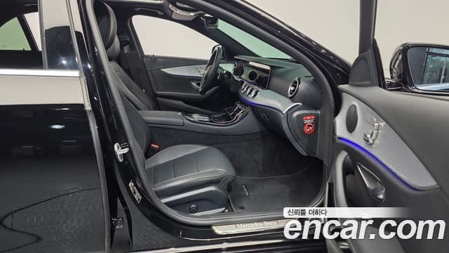 Mercedes-Benz E-Class 2021 — фото 11 из 20