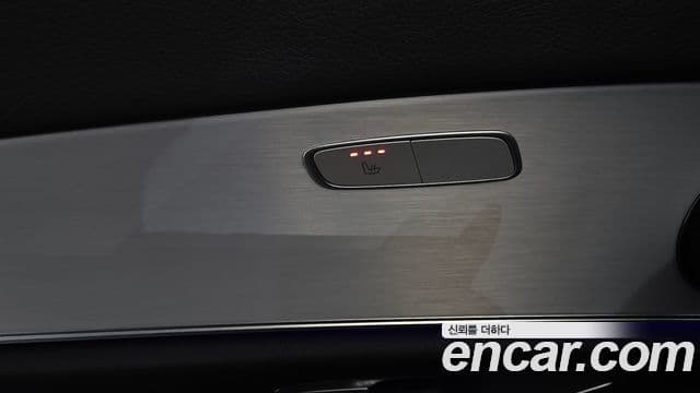 Mercedes-Benz E-Class 2021 — фото 18 из 20