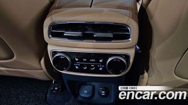 Genesis GV80 2023 — ფოტო 19/20