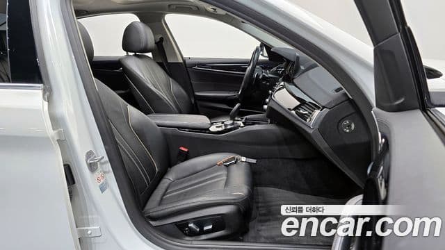 BMW 5 Series 2018 — Şəkil 10/20
