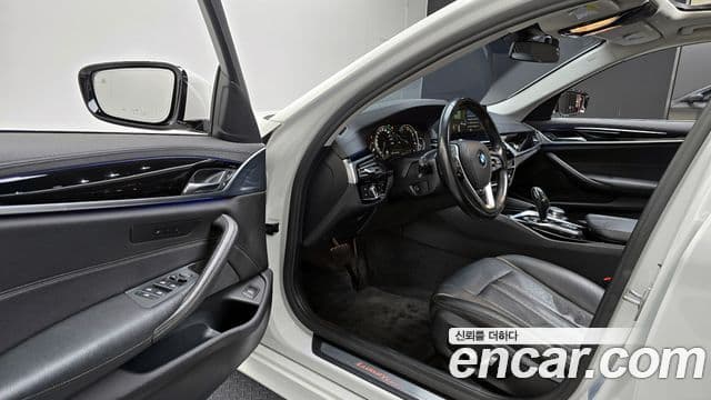 BMW 5 Series 2018 — Şəkil 11/20