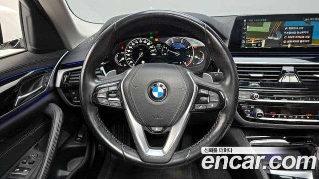 BMW 5 Series 2018 — Şəkil 13/20