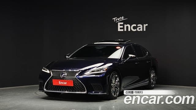 Lexus LS500h 2022 — Фото 1/20
