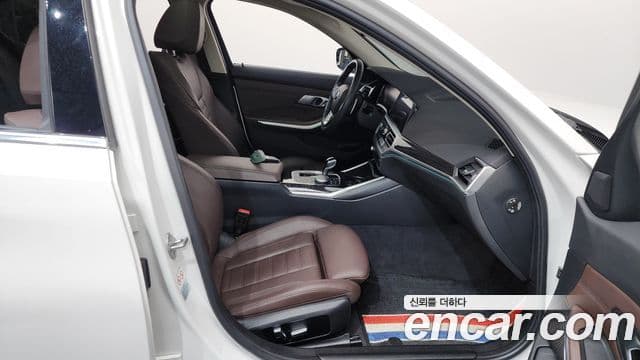 BMW 3 Series 2022 — ფოტო 10/20