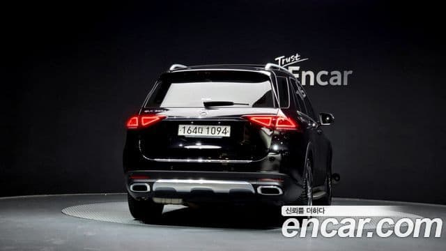 Mercedes-Benz GLE-Class 2020 — ფოტო 4/20