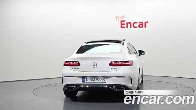 Mercedes-Benz E-Class 2023 — Фото 4/20