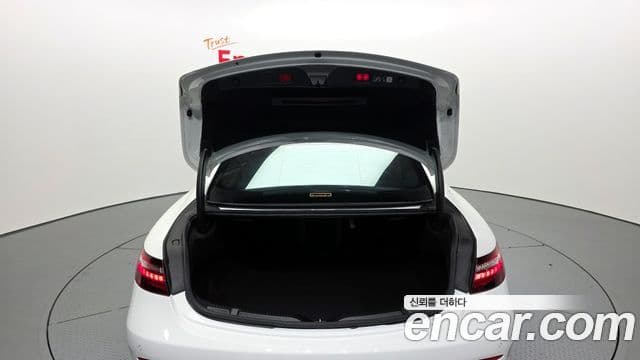 Mercedes-Benz E-Class 2023 — Фото 20/20