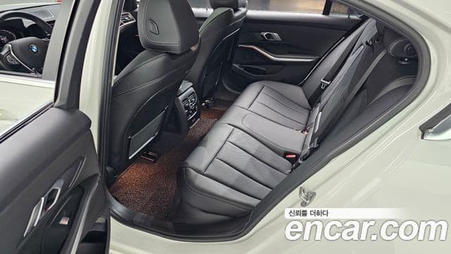 BMW 3 Series 2021 — Photo 19/20