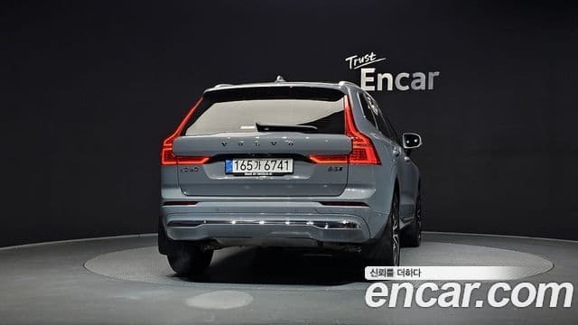 Volvo XC60 2022 — Photo 19/20
