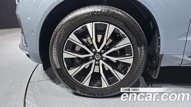 Volvo XC60 2022 — Photo 9/20