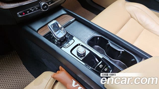 Volvo XC60 2022 — Photo 1/20