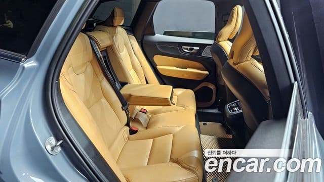 Volvo XC60 2022 — Photo 18/20