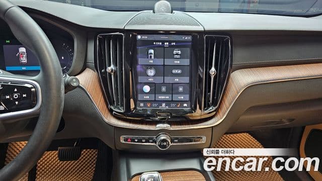 Volvo XC60 2022 — Photo 16/20