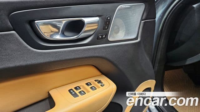 Volvo XC60 2022 — Photo 4/20
