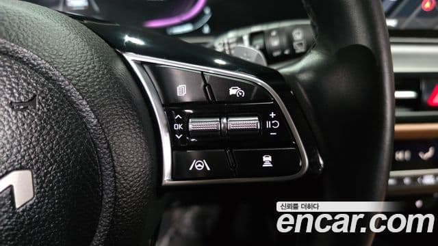 Kia Seltos 2023 — ფოტო 17/20