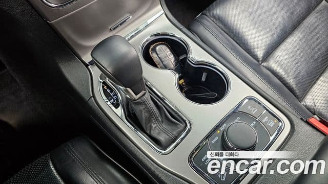 Jeep Grand Cherokee 2018 — Şəkil 9/20