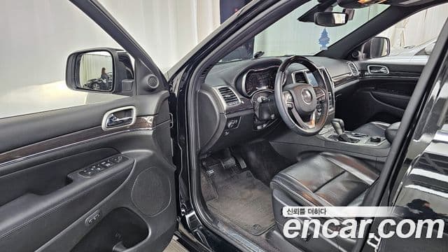 Jeep Grand Cherokee 2018 — Şəkil 10/20