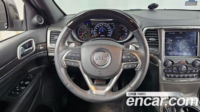 Jeep Grand Cherokee 2018 — Şəkil 13/20