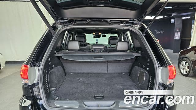 Jeep Grand Cherokee 2018 — Şəkil 20/20