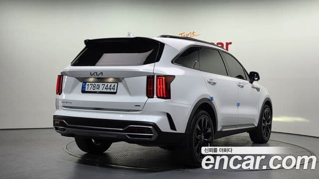 Kia Sorento 2023 — Фото 2/20
