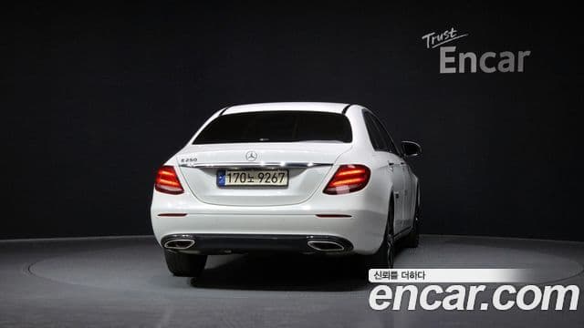 Mercedes-Benz E-Class 2019 — Фото 4/20