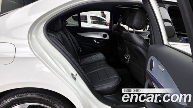 Mercedes-Benz E-Class 2019 — Фото 12/20