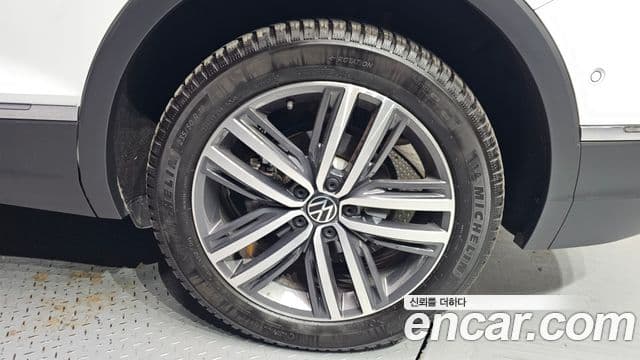Volkswagen Tiguan Allspace 2023 — ფოტო 5/20