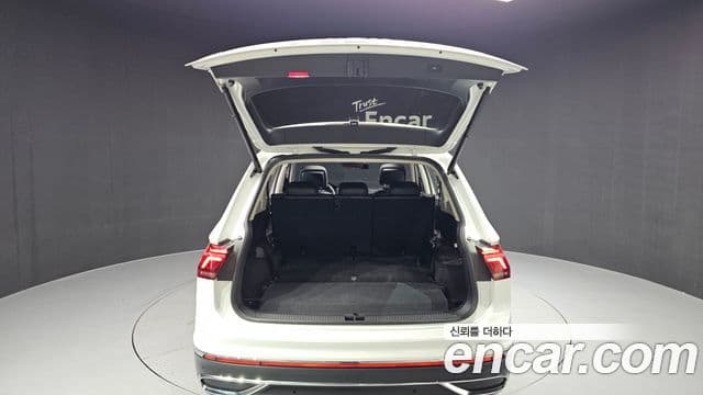 Volkswagen Tiguan Allspace 2023 — фото 20 из 20