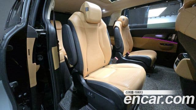 Kia Carnival 2021 — ფოტო 12/20