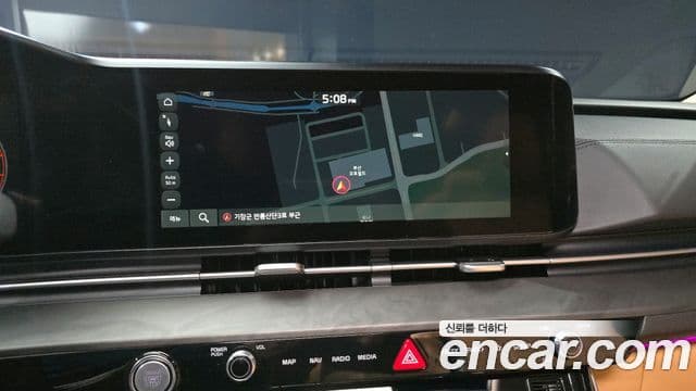 Kia Carnival 2021 — ფოტო 16/20