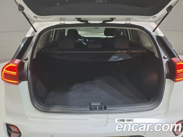 Kia Niro 2021 — ფოტო 1/20