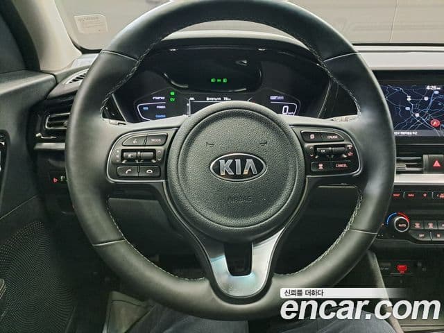 Kia Niro 2021 — ფოტო 16/20