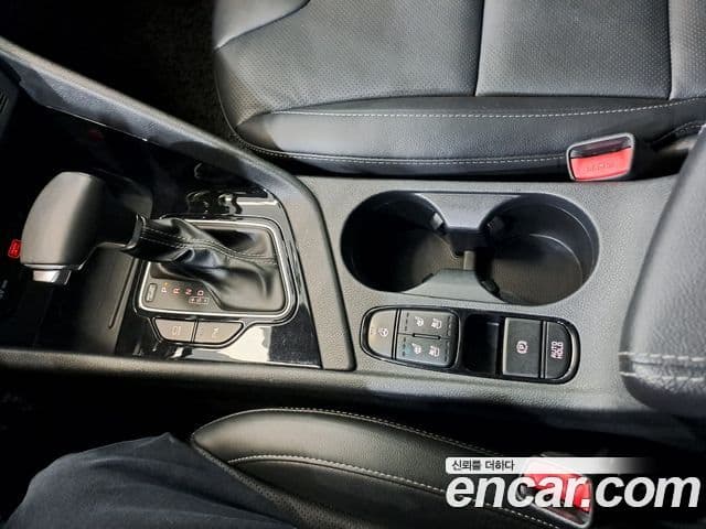 Kia Niro 2021 — ფოტო 17/20