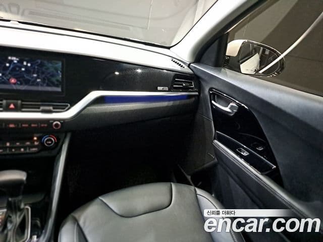 Kia Niro 2021 — ფოტო 3/20