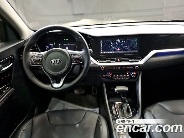 Kia Niro 2021 — ფოტო 18/20